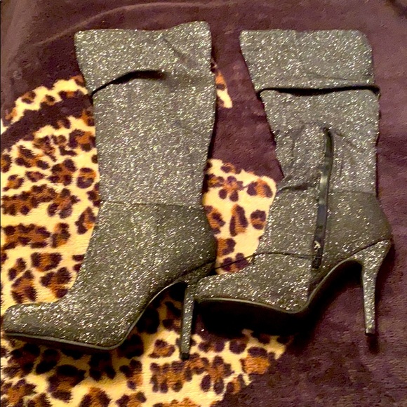 Sparkle gray and silver knee boot Nwob - Picture 2 of 3